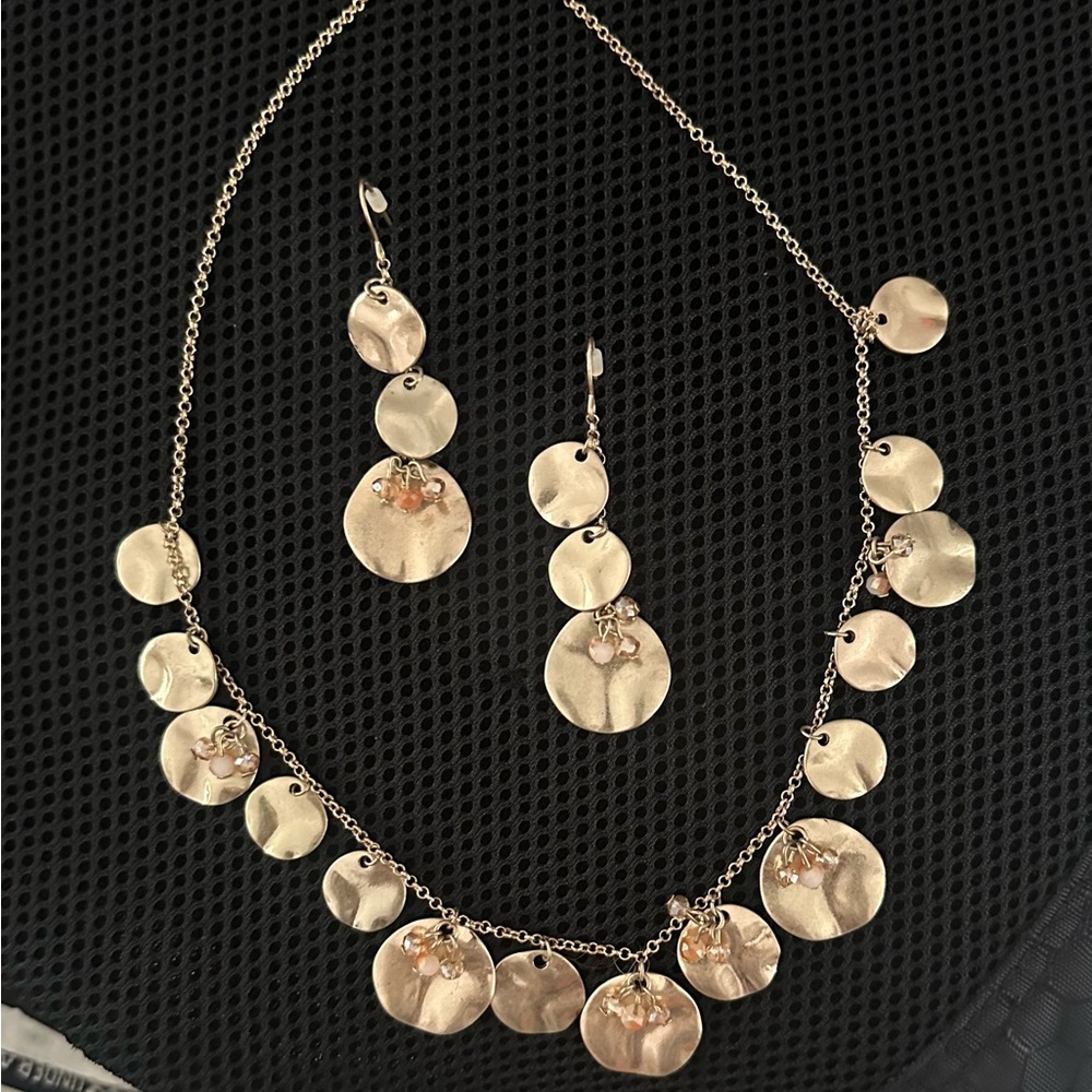 NWT HAMMERED GOLD NECKLACE AND EARRINGS SET PERFECT ACCESSORIES